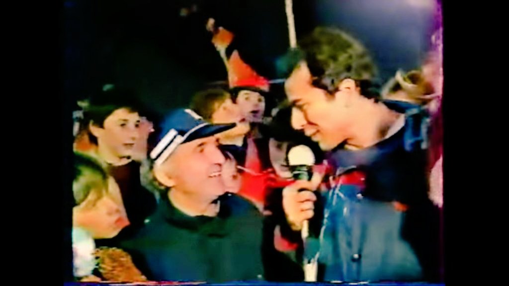 stephStrasbourg's tweet photo. @Elodie65570440 @Olivierfrapolli Heureux pour @Olivierfrapolli"!! L'HISTOIRE SE RรPรTE"!! Avec @KopTango nous รฉtions descendus sur la pelouse en Novembre 1983 ร la fin du match @stadelavallois -@austria et pareil @DidierRoustan n'avait pas pu interviewer M.LeMilinaire!! @KopTango
#BackToLigue2
#ALLEZLAVAL https://t.co/j66CD8LmT1