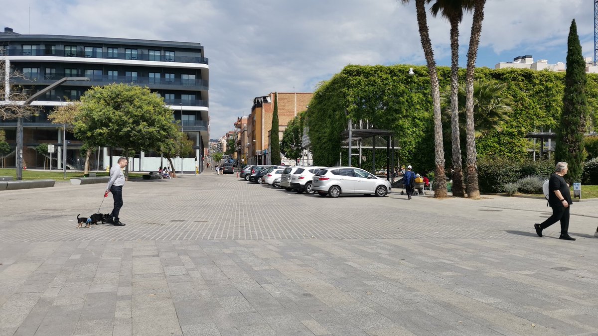 SannyMoonligh's tweet photo. Un nou aparcament a la Plaça de Pompeu Fabra? @AjBadalona #Badalona https://t.co/xrxtSVJuJe