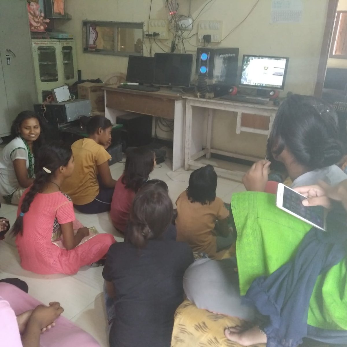 CFSINDIAORG's tweet photo. मातृ दिवस पर, #बाचिसभा ने माँ के बिना शर्त के वात्सल्य के प्रति आदर तथा कृतज्ञता व्यक्त करने हेतु अंजुली शुक्ला द्वारा निर्देशित #बालफिल्म  ' हैप्पी मदर्स डे ' दिखाई l 

@MIB_India @ianuragthakur @Anurag_Office @office_murugan @MinistryWCD https://t.co/CqgmQmKHNk