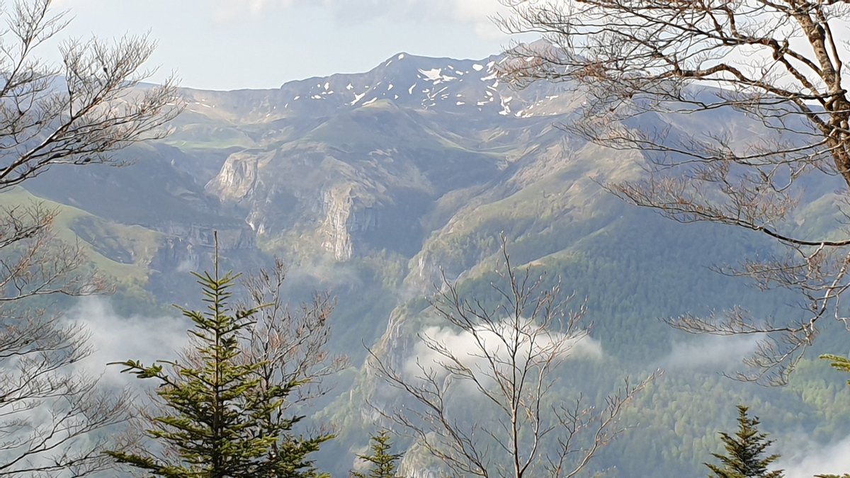 reverberg's tweet photo. Birthday walk in the Pyrénées - best there is cake after Dad @BCTGB https://t.co/5pYAySlB62