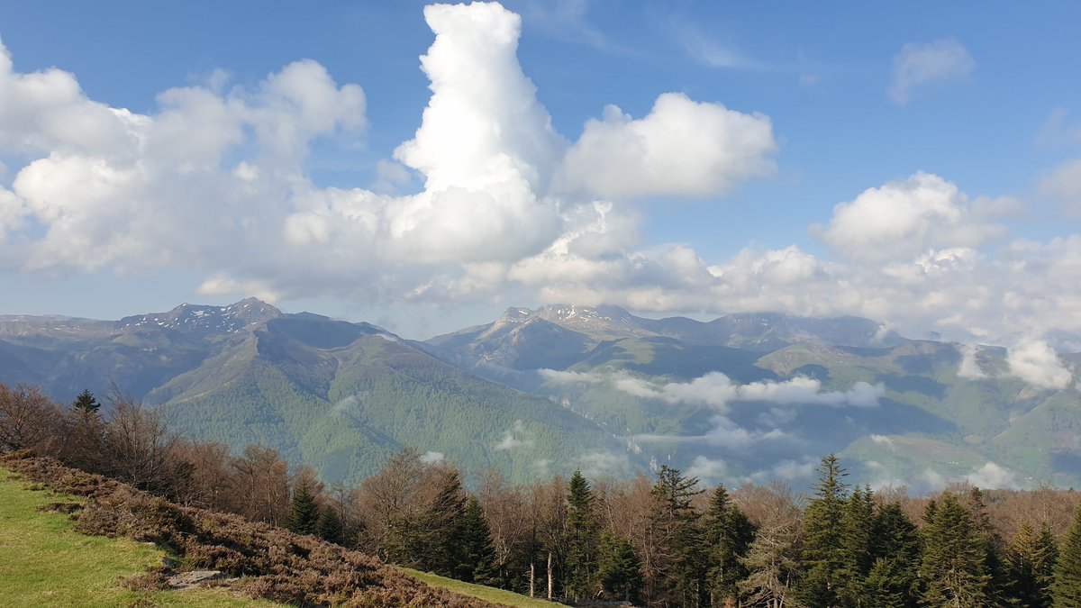 reverberg's tweet photo. Birthday walk in the Pyrénées - best there is cake after Dad @BCTGB https://t.co/5pYAySlB62