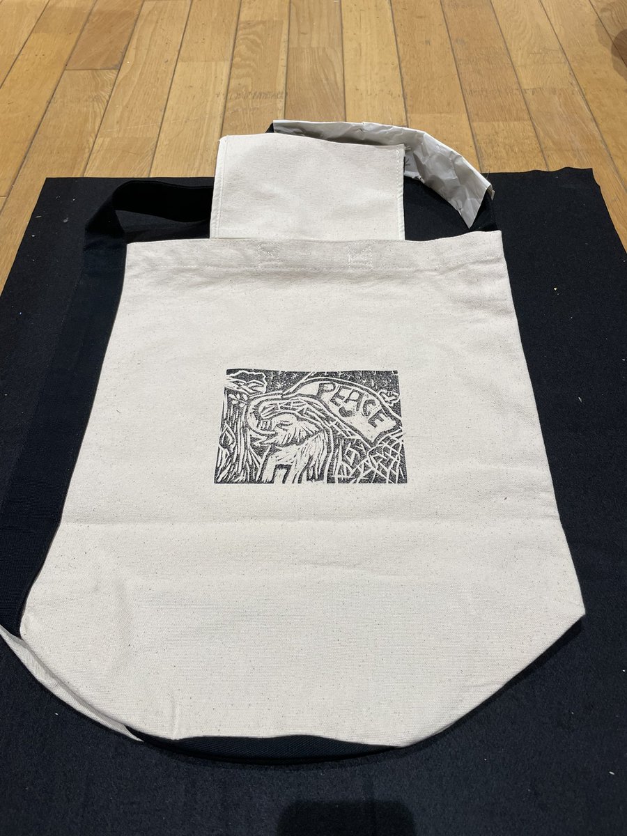 E9ha7ybkhfc3kMP's tweet photo. 初めての木版画👩🎨時間が限られていたとはいえ、性格が完全に出てしまいました…
スタッフのみなさまサポートありがとうございました♪
#A3BC https://t.co/xwV9rKNOzs