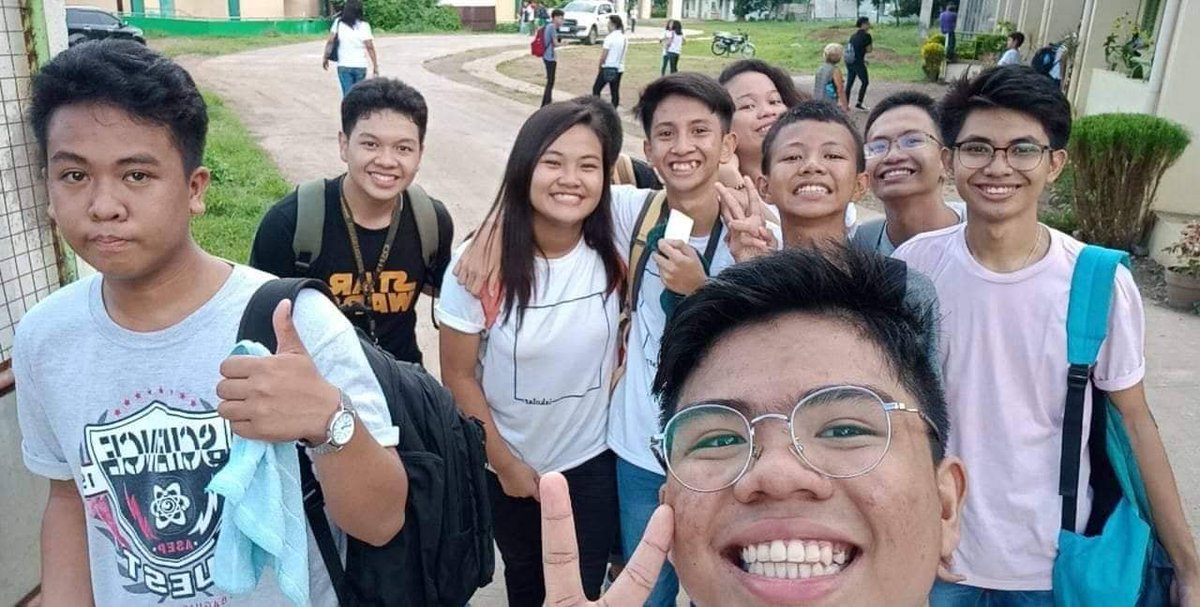 buttcheeks2022's tweet photo. #teamcabalen
#foodTRipS
#regeRTS
#faRTSko
#grade10 https://t.co/bWVsqm9NJC