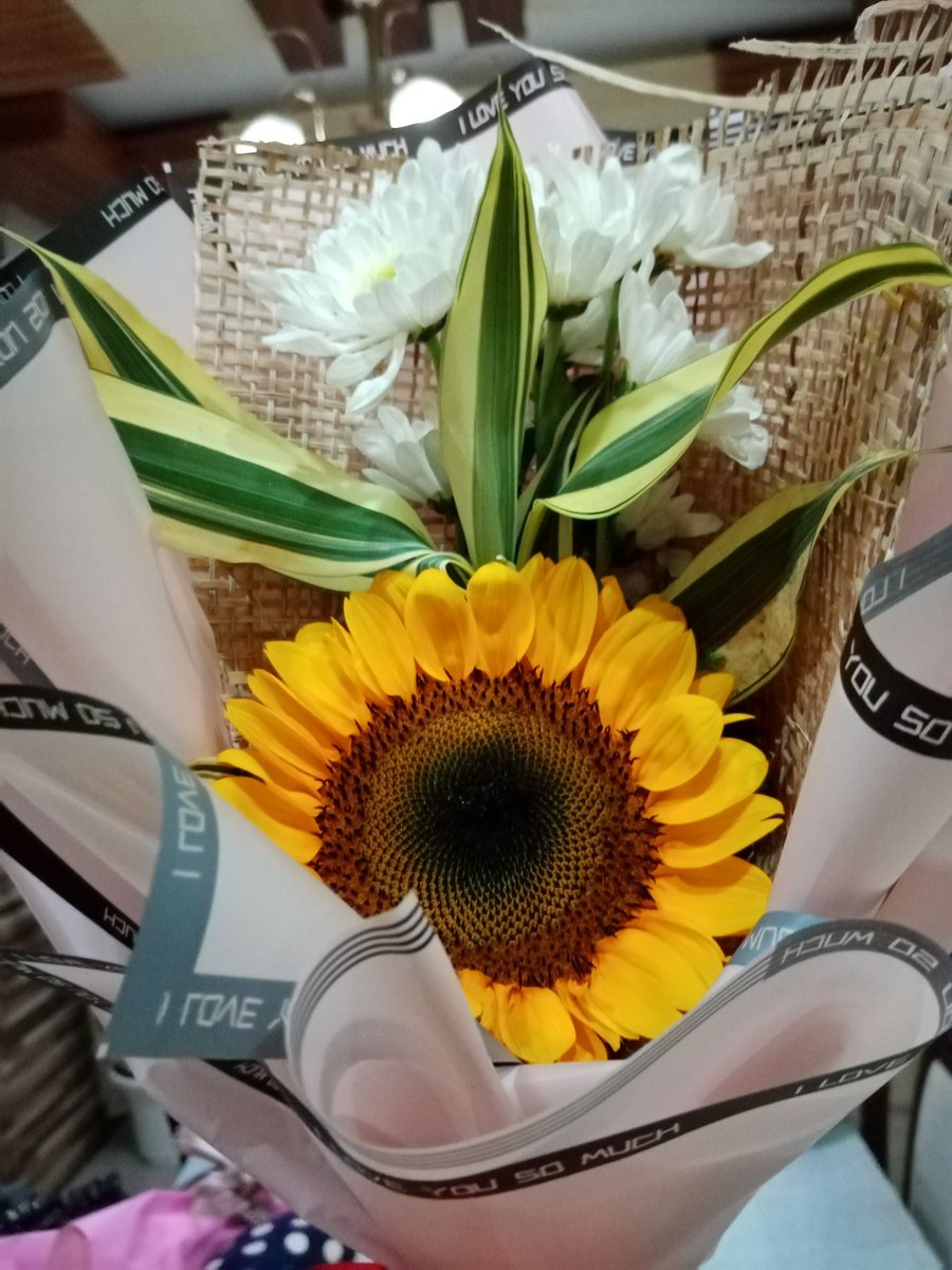 TaurusScorpio63's tweet photo. Just got back home from a relaxing beach vacation and this welcomed me... flowers from my kiddos!
❤️😘

HAPPY MOTHERS DAY TO ALL OF US MOMMIES!!! 
😊💐 https://t.co/9itwm1rwIq
