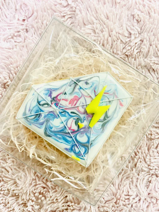 ママンさん( )からまたアイシングの芸術作品を頂いちゃいました今度はモチーフクッキーまでほんっとーッに可愛いので良かったら拡大して見てみてください角砂糖アイシングには大正もいます 