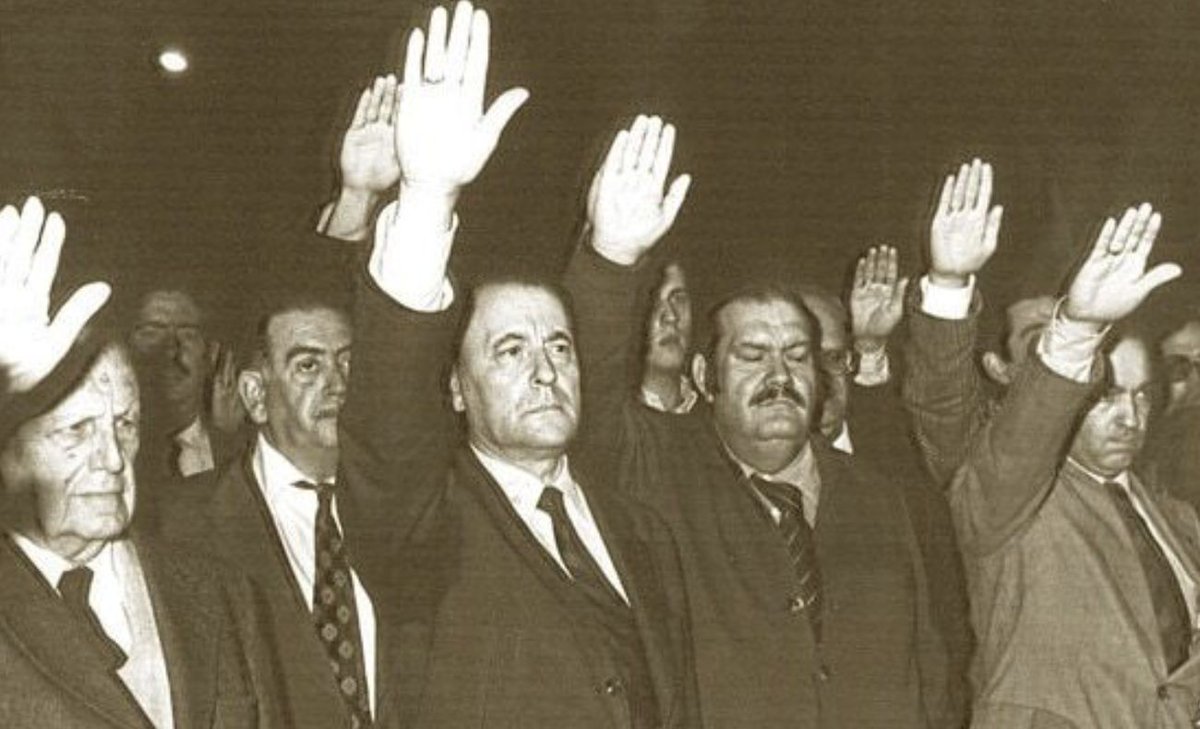 eldiarioes's tweet photo. “Franco36”: la contraseña que explica las raíces de la corrupción en el 'caso Azud' de la familia ultra de Rita Barberá https://t.co/5H90FkwAWn Escribe @lucas_marco https://t.co/eZwRUz57fq
