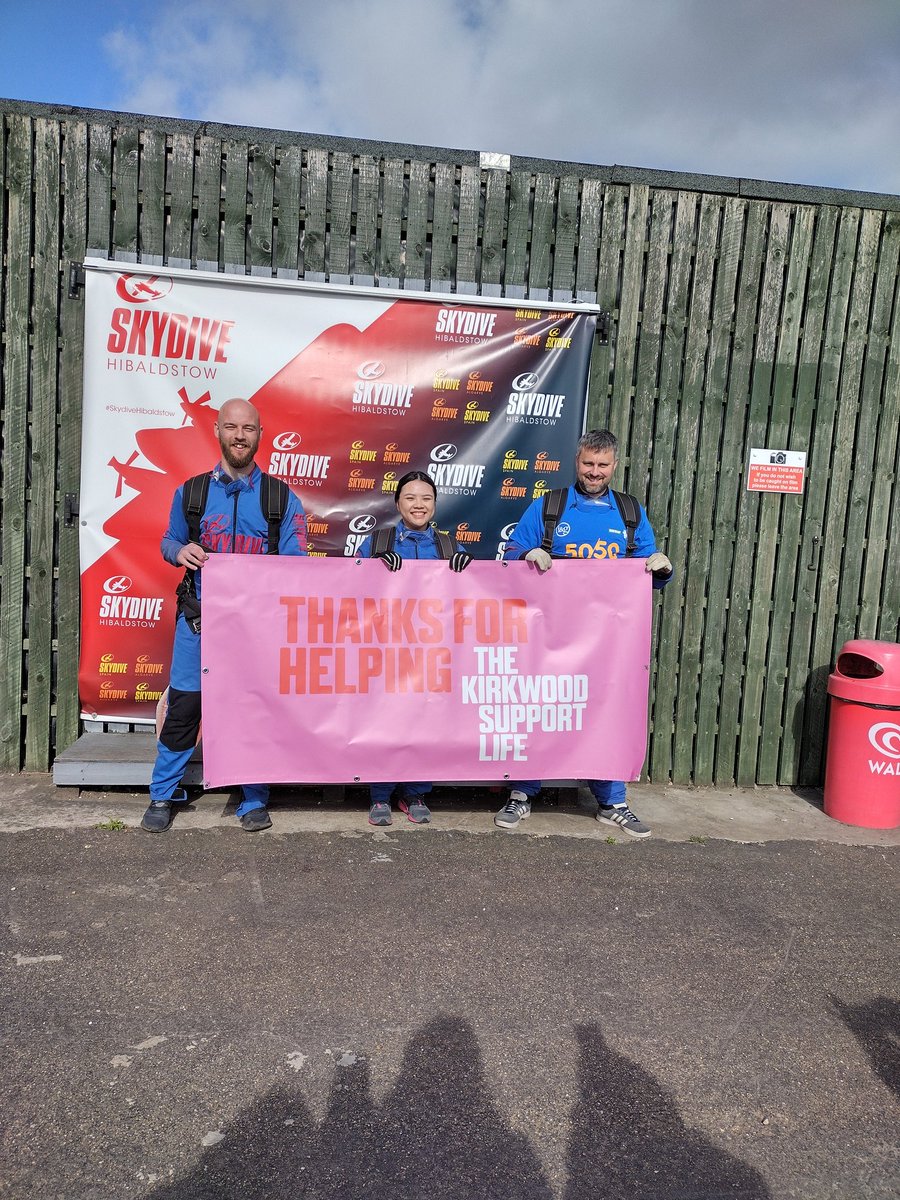 And they did it! Fantastic effort from the team today raising money for <a href="/TheKirkwood_UK/">The Kirkwood</a> <a href="/skydivehib/">Skydive Hibaldstow</a> 
#fundraising #skydive #TheKirkwood
Don't forget, you can still donate... justgiving.com/crowdfunding/i…
