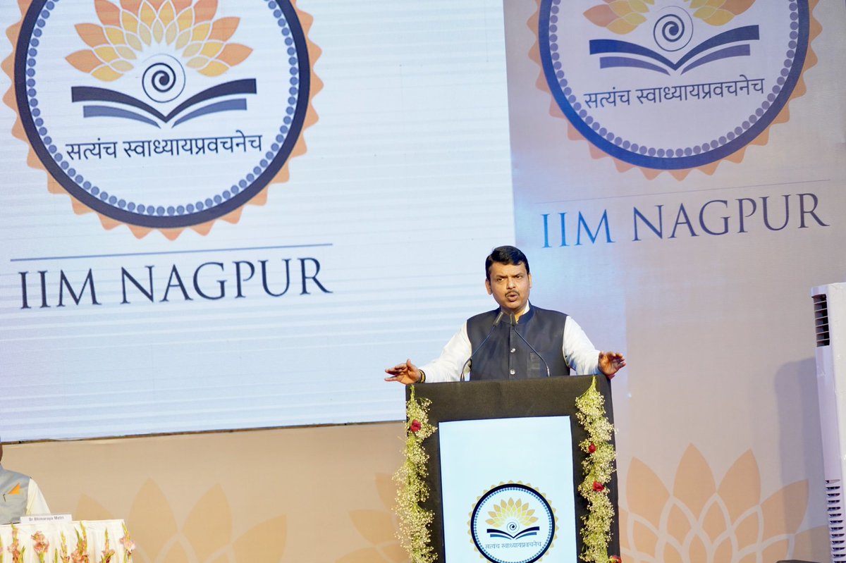 Dev_Fadnavis's tweet photo. Thank you Mananiya Rashtrapati ji
Hon President of India Shri Ramnath Kovind ji for inaugurating new campus of IIM Nagpur.
I congratulate entire Team IIM Nagpur for such a record speed of completing this work &amp; converting this dream into reality.
@rashtrapatibhvn @IIMNagpurIndia https://t.co/3ahWrnq169