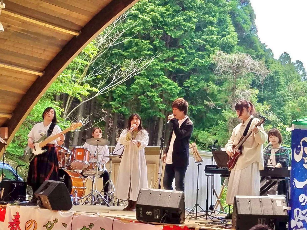 MOCCH1s's tweet photo. #春のダンダン祭り ありがとうございました(^ ^)
#ぷよぷよ の演奏とても楽しくできました♪

#ドリフターズ の #仲本工事 さん、#三代純歌 さんと『いい湯だな』をバックコーラスでご一緒させていただき幸せな時間でした。

#円道シャーク一成さん #Tomo さんとも共演させていただき本当に感謝です✨ https://t.co/DUniHs9xoA