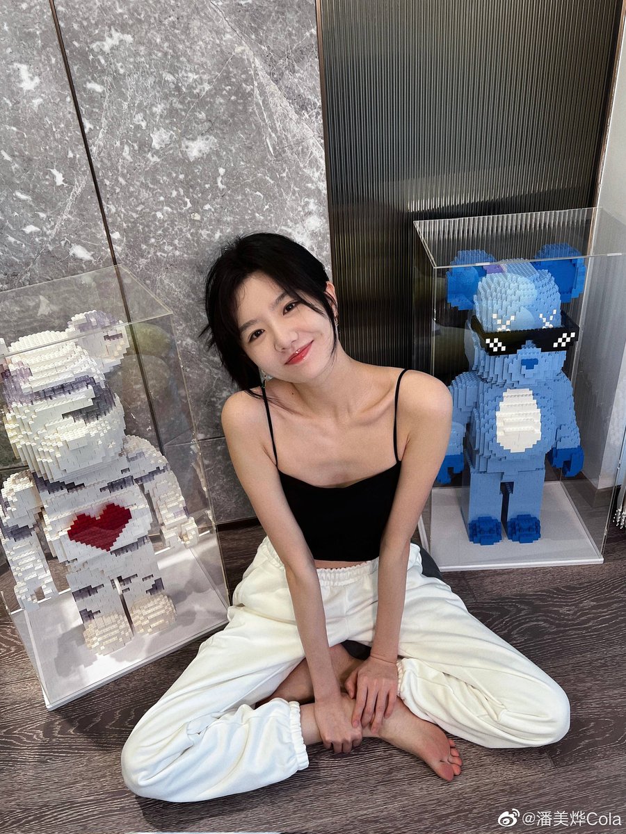 dengweii's tweet photo. [Pan Mei Ye's Weibo Update]
📆220507

Rough Trans:
just do a little skill (she refers to arranged that action figure)

#PanMeiye #MissTheDragon #DengWei #ifvoicehasmemory #潘美烨 #邓为 #พานเหม่ยเย่ #รักนิรันดร์ราชันมังกร #遇龙 #ForeverLove #whenwewereyoung #WithTheStars https://t.co/2lQgvbzMo7
