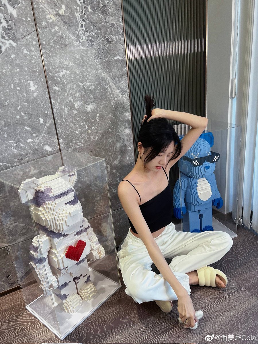 dengweii's tweet photo. [Pan Mei Ye's Weibo Update]
📆220507

Rough Trans:
just do a little skill (she refers to arranged that action figure)

#PanMeiye #MissTheDragon #DengWei #ifvoicehasmemory #潘美烨 #邓为 #พานเหม่ยเย่ #รักนิรันดร์ราชันมังกร #遇龙 #ForeverLove #whenwewereyoung #WithTheStars https://t.co/2lQgvbzMo7