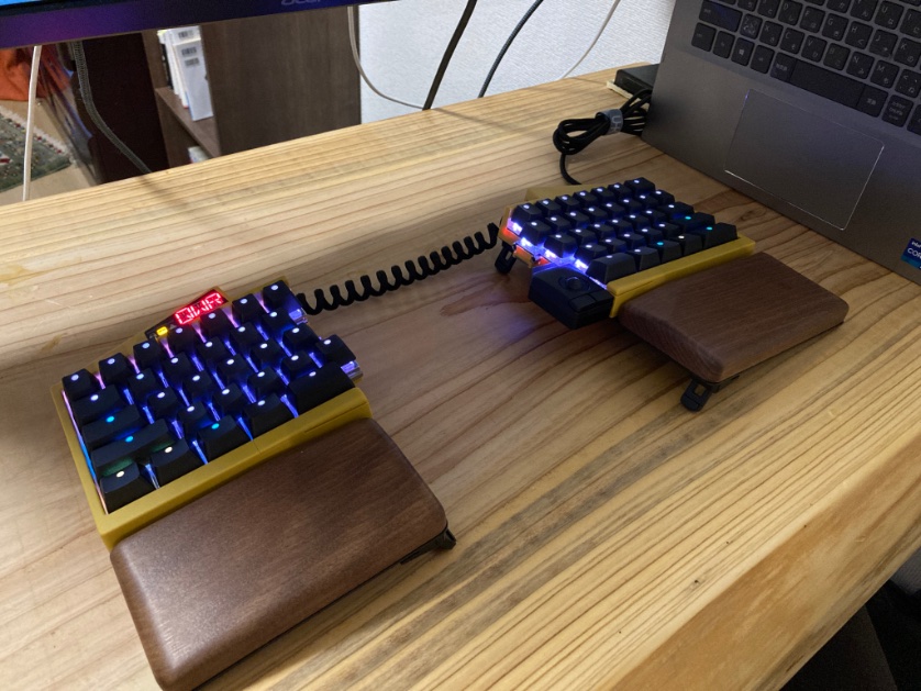 tkhashi_pogamy's tweet photo. 一年待ったぞ!!!!!最高だ!!!!!
#GOTMYUHK #UltimateHackingKeyboard https://t.co/ar5kCda34U