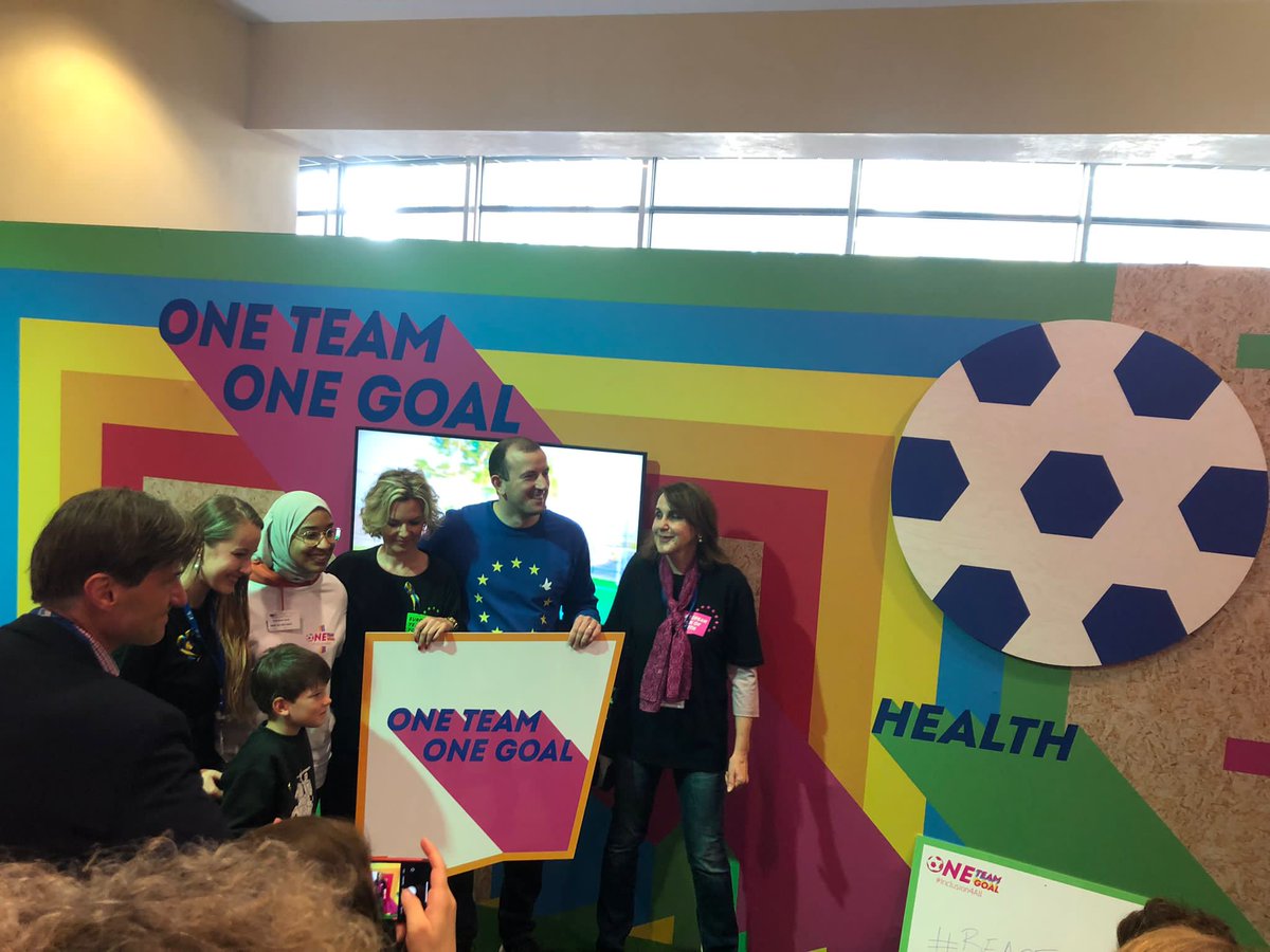 Yesterday was #EuropeDay2022 and European Commissioner Virginjnius Sinkevicius paid us a visit at the <a href="/EuSport/">EUSport</a> stand! ♥️🇪🇺🇺🇦
#OneTeamOneGoal
<a href="/EuSport/">EUSport</a> #beactive #beinclusive #EuropeDay  #Healthylifestyle4all
 <a href="/ChristophidouEU/">Themis Christophidou</a>