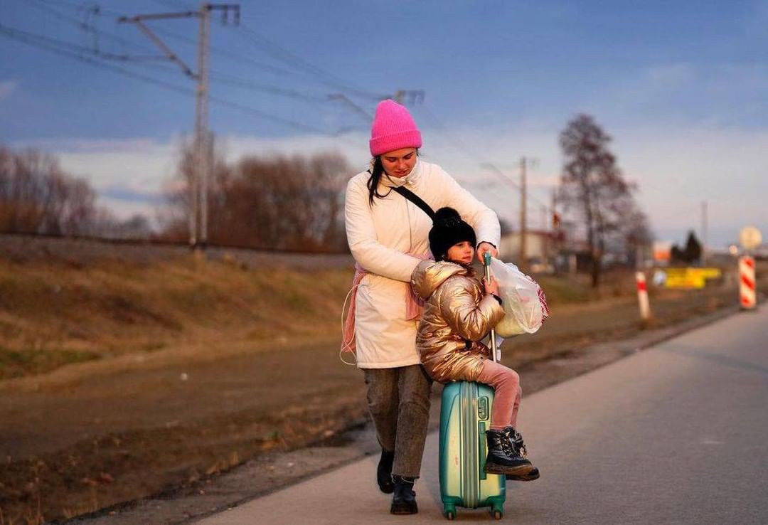 NewVoiceUkraine's tweet photo. This is a special Mother's Day. Scorched by war, but with a warm heart, great inner strength, faith and heroism of Ukrainian mothers.

Photo: Wolfgang Schwan, Erin Trieb, Alex Lourie, Juan Carlos, Aris Messinis, Petr Josek, Chris McGrath, Salwan Georges, Juan Carlos. https://t.co/hQq1ibqCRa