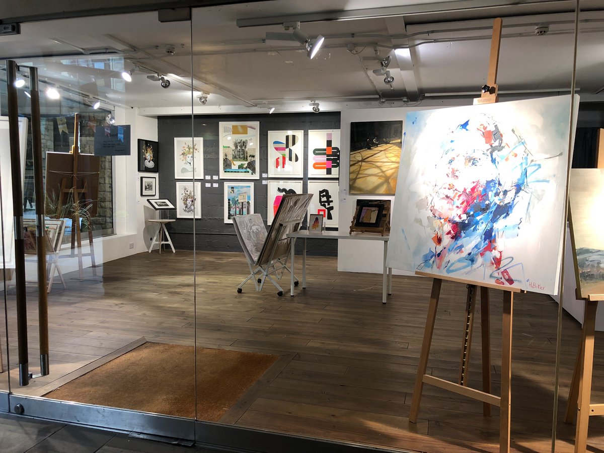 modern_artbuyer's tweet photo. It's the last day of our #Bath Pop-up @MilsomPlace so catch us before 4pm today to browse the inspiring show! #welovebath #whatsonbath #Bathpopup #Bathgallery #buyart #buyprint #originalart #affordableart @mariarivans @HattyArtist @bonnie_clydeart #PaulMinott https://t.co/nVY8O8jwN4