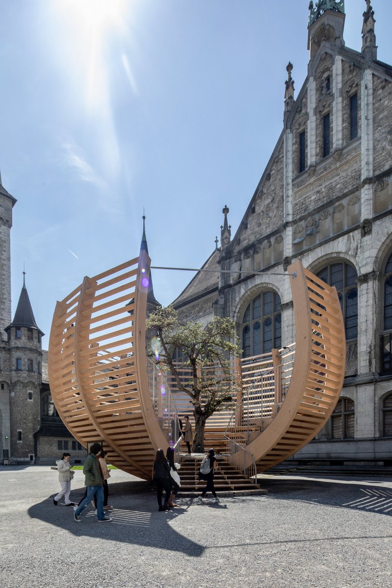 littmann_klaus's tweet photo. Thanks to the great interest of exhibition visitors and passers-by, the walk-in art intervention «Arena for a Tree» by #KlausLittmann can be experienced in the inner courtyard of the @LMZurich until June 1, 2022 #arenaforatree #ImWald https://t.co/6KfpxYl1yO