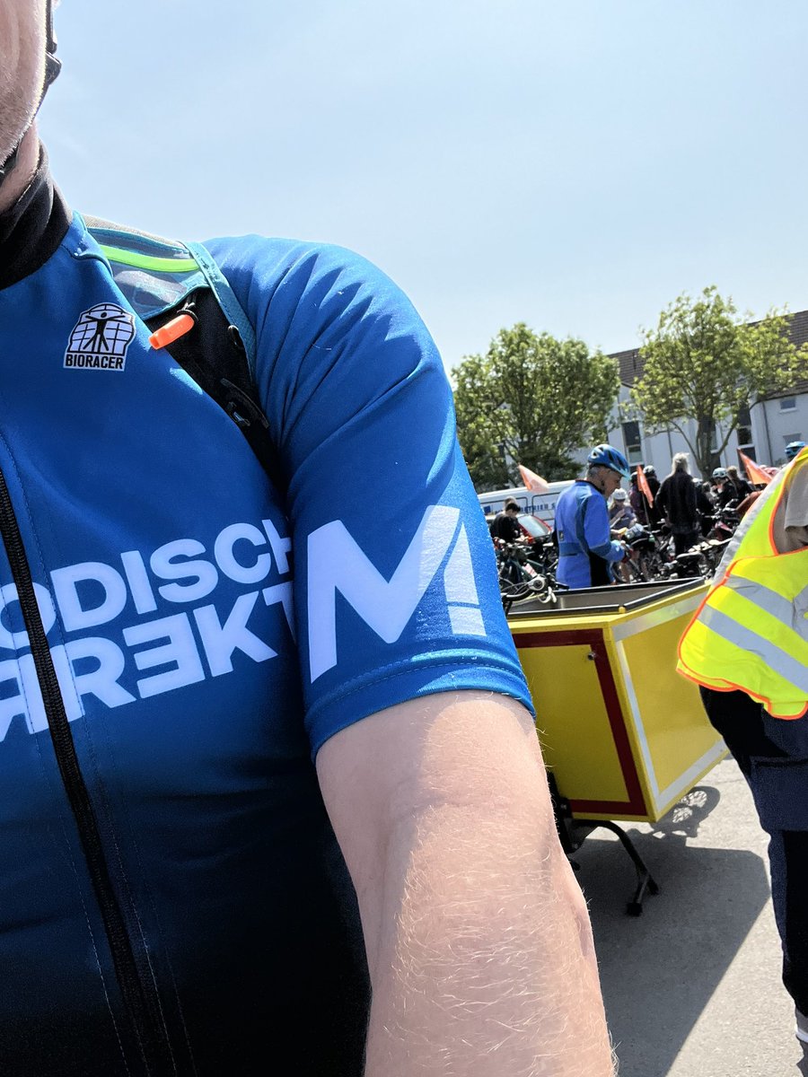 Daniel Breitscheidel (@danbreit) on Twitter photo Sternfahrt zur Verkehrswende gerade in Dormagen angelangt. Düsseldorf wir kommen <a href="/MInkorrekt/">Methodisch inkorrekt!</a> ist zumindest Trikottechnisch dabei #VerkehrswendeJetztNRW Sternfahrt zur Verkehrswende gerade in Dormagen angelangt. Düsseldorf wir kommen <a href="/MInkorrekt/">Methodisch inkorrekt!</a> ist zumindest Trikottechnisch dabei #VerkehrswendeJetztNRW