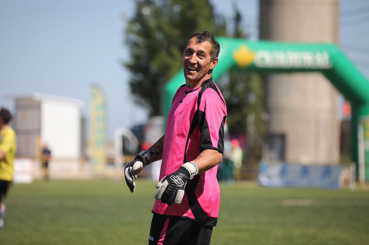 ¡Hoy tenemos partido de estrellas! Los veteranos de <a href="/realvalladolid/">Real Valladolid C.F.</a> y del <a href="/CDMojados/">CD MOJADOS</a> juegan esta mañana en el
Municipal de #Mojados un partido de exhibición en la #faseFinalLigaF7 <a href="/FEScompeticion/">Competiciones FES</a> <a href="/MojadosAyto/">Cultura y Deportes</a>. 📷 <a href="/rubenortegafoto/">Rubén Ortega Fotógrafo</a>