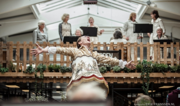 Bewoners Zwolle-Zuid brengen kringloopspullen tot leven in nieuwe voorstelling De Kringlopera -  deswollenaer.nl/nieuws/algemee…