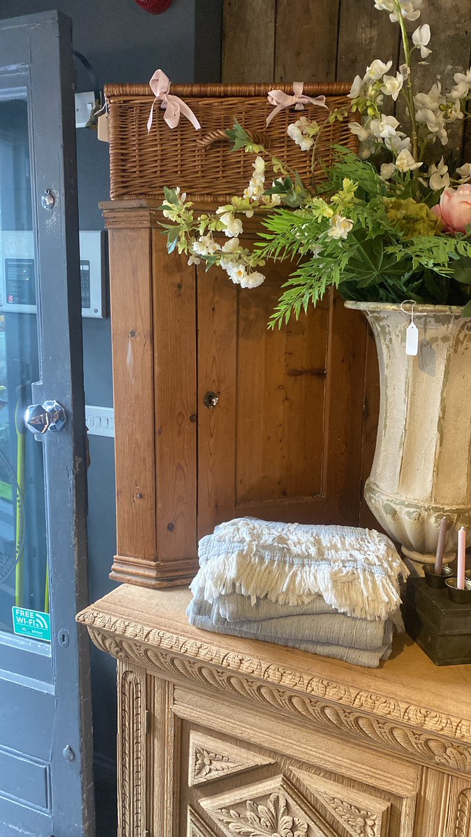QueenBeeHome's tweet photo. Pine corner wall cabinet £125 https://t.co/GonyBKwkEu