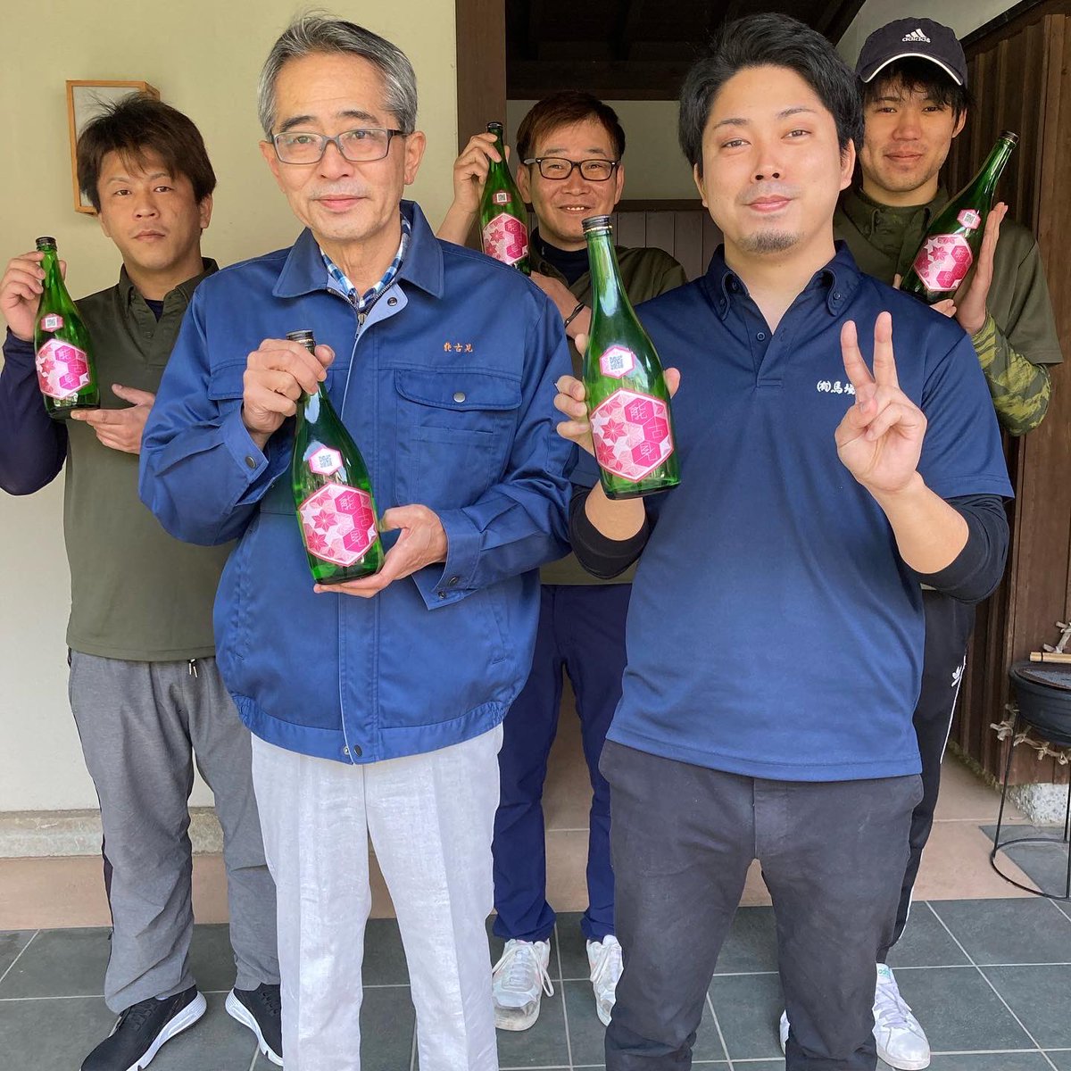Babashuzo's tweet photo. #馬場酒造場 です

3月末より販売を開始しました #能古見BLOOM！おかげさまであっという間に完売しました👏🏻
弊社のスタッ���一同大変嬉しく思ってます！

ご愛顧くださいました、お客様、小売店様に厚くお礼を申し上げます！

皆様の投稿アップ企画はまだ続けますので、是非今後もご覧下さい🙇🏼‍♂️ https://t.co/6QZka6hDAn