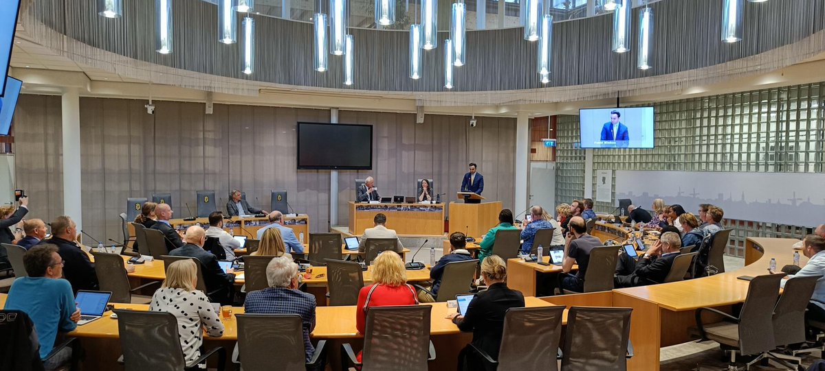 Een ruime meerderheid van de raad kan zich vinden in het advies van verkenner Fahid Minhas om een coalitie te vormen van VVD, DENK, PvdA, D66 en Progressief Schiedam. schiedam.nl/nieuws/gemeent…