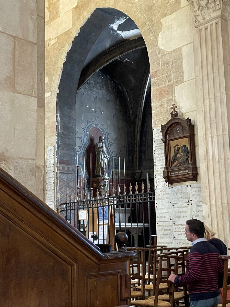 alainhoupert's tweet photo. Magnifique messe en la collégiale de Beaune à l’occasion du souvenir du #8mai1945 https://t.co/hBPXJFMqiL
