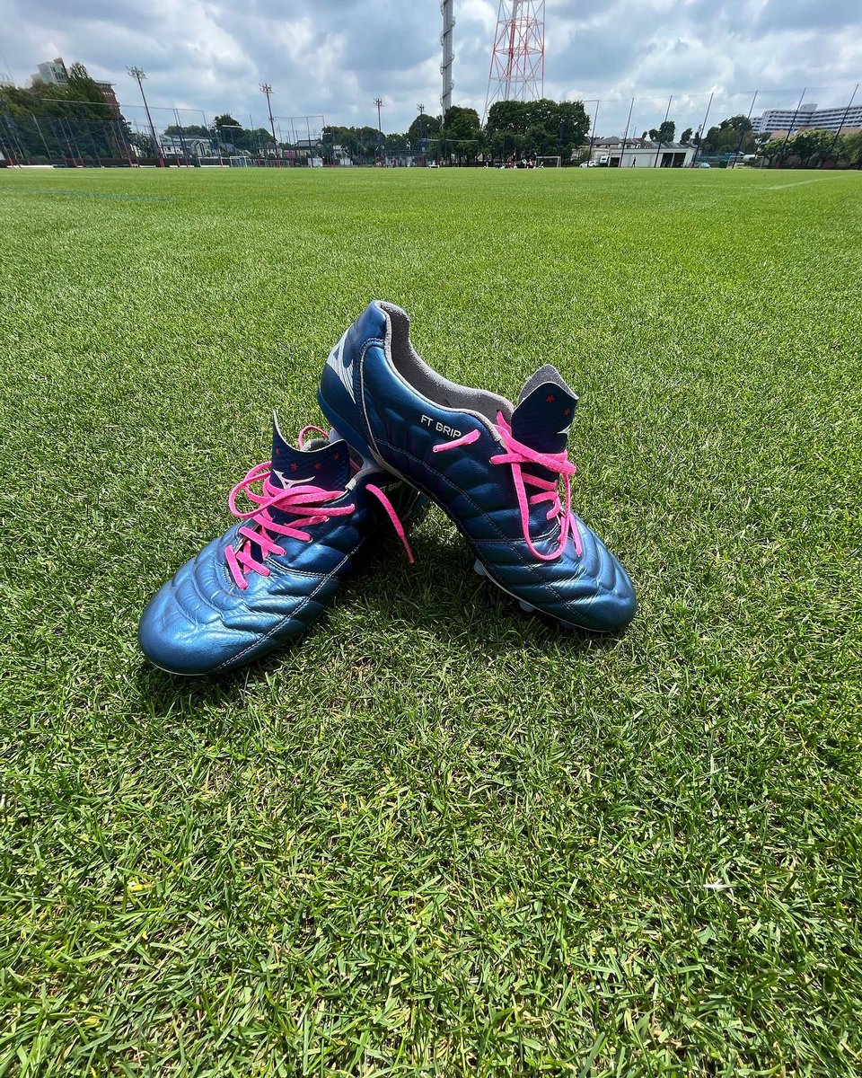 oka2705's tweet photo. 5月8日🌹
母の日ということでピンク色の紐で練習をしました!
母には、ケーキとマカロンをプレゼントしました✌️😊
母ちゃんいつもありがとう✨
#母の日
#母の日プレゼント
#mizunofootball
#zeroglide
#ピンク https://t.co/dD2dUU51Yg
