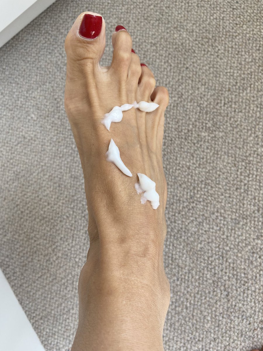 MisToniiFeet's tweet photo. Creaming my feet. They just need rubbing now. 
#creamfeet #prettyfeet https://t.co/e4GEfH1loa