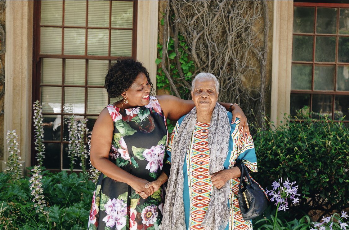 MolisanaRE's tweet photo. Happy Mother’s Day 🏡💕

Thank you for all you do. You are deeply treasured and you are the heart of our home 

@TsukieMolisana 
@TsepangMolisana 

#TeganSmithPhotography
#UCTGrad https://t.co/HXwZu0BEVq