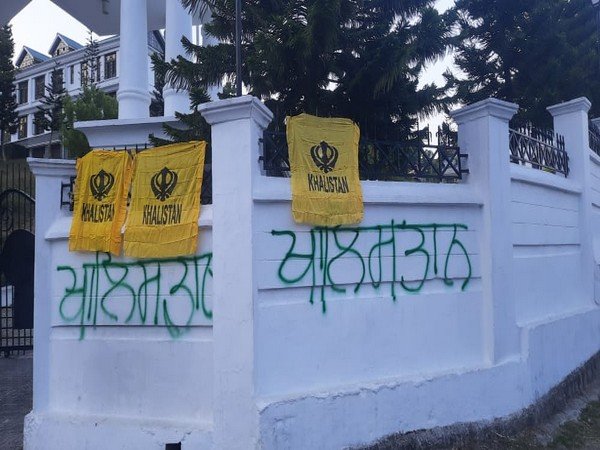 Tejasvi_Surya's tweet photo. Not a coincidence that Anarchist Kejriwal and separatist forces are trying to enter Himachal Pradesh together. 

Himachal must identify and isolate such forces of destruction. We don't want incitement and violence in the State. Punjab's social fabric is already suffering. https://t.co/EE1ndNYrD8