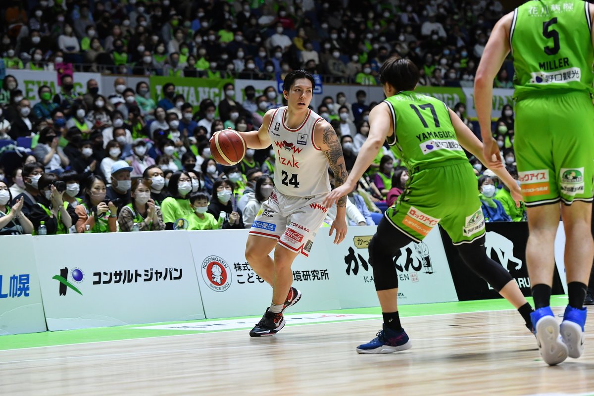 toyamagrouses's tweet photo. 🏀北海道戦・試合後のコメント🐔
Comments from Dwight after today's game

#ドワイトラモス 選手
｢今日は何があっても勝ちたいと思っていました。富山の皆さんの応援がプロ1年目の今シーズンを素晴らしいものにしてくれたと思っています。」
https://t.co/kLPHqptT6w
#富山グラウジーズ #喰らいつけ https://t.co/5xUWMSqj1U