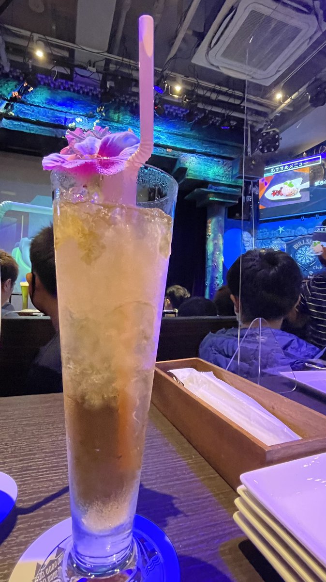 SMOKEDcheeSe5's tweet photo. ロングアイランドアイスティと
マジックショー観覧。
クオリティの高いマジック
沖縄北谷に来たら
マストなエンタメ

 #アメリカンビレッジ
#マジックオーシャン https://t.co/yK8dkXhABv