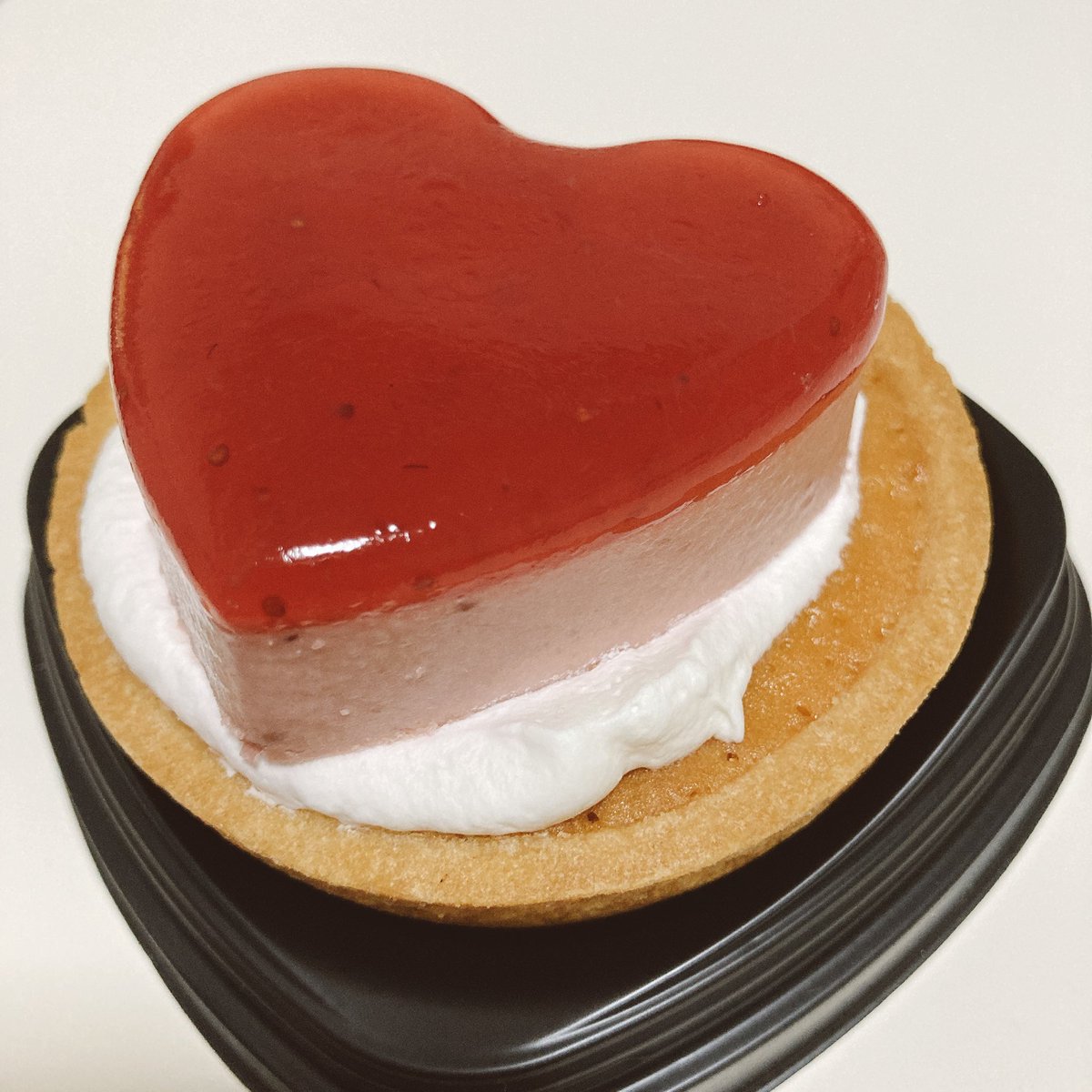 satsuki201308's tweet photo. 誕生日だったの��タルトを食べました😋 https://t.co/Ta4BH82w5q