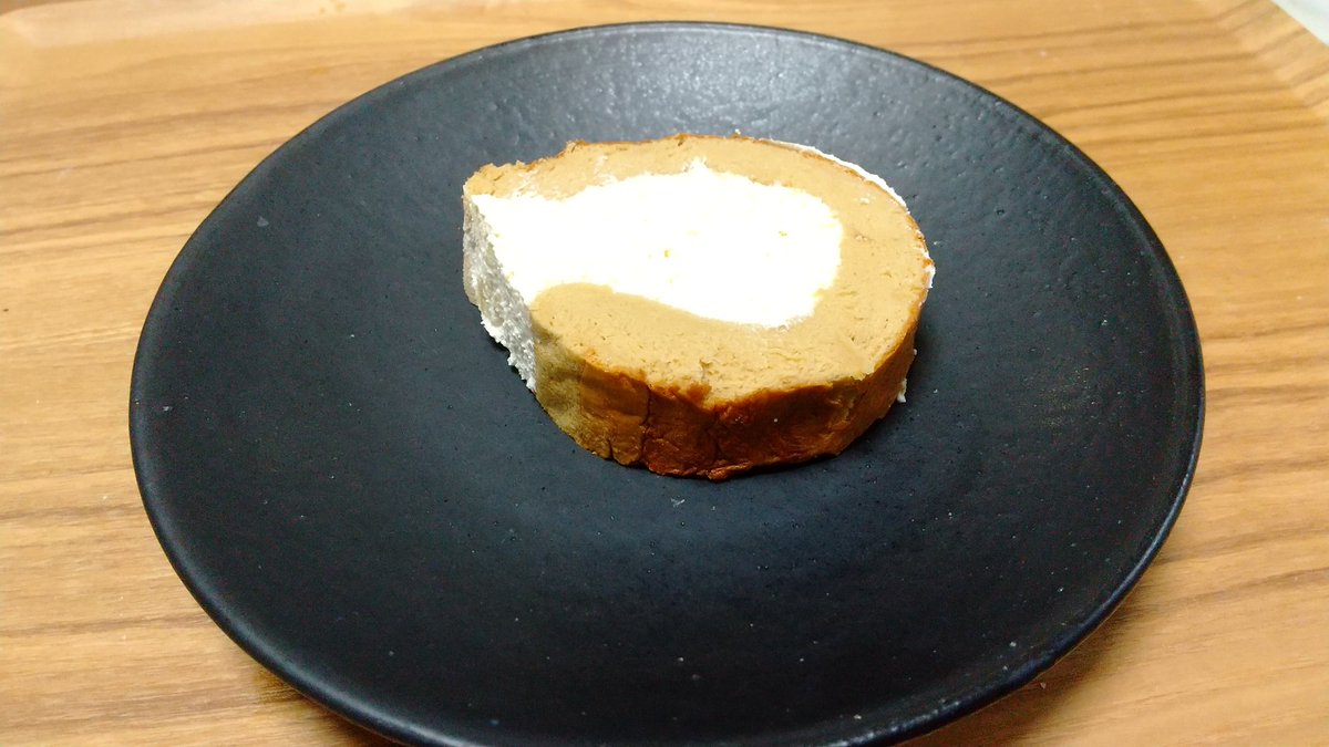 Ha10Channel's tweet photo. 母の日にロールケーキ作り

ちゃきーさんは眠そうです。 https://t.co/PIKIE84D44