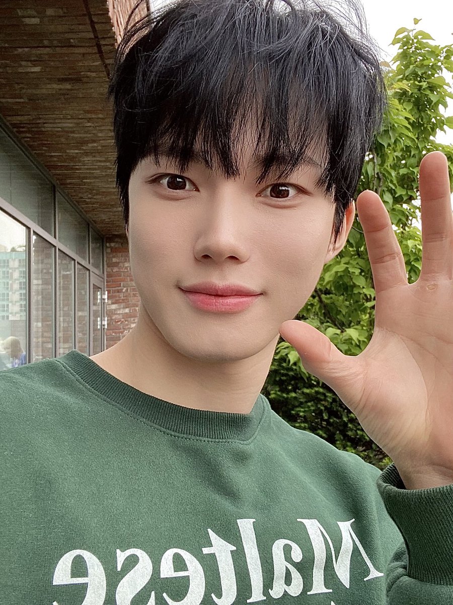 elastcrops's tweet image. Happy Birthday my Prince! I hope that on this important day, you are having a lot of fun and give the most beautiful smiles. Its existence is the greatest reason for happiness for the elrings 💗

#OurPrinceSeungyeopDay
#HAPPYSEUNGYEOPDAY 
#최승엽_엘링만알기에_아까운명화