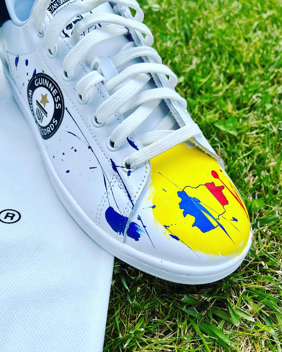 ildelima6's tweet photo. Merci “bymigloo” Damien Miglietta 🇦🇩🇫🇷🎨👟⚽️🤩😘 #andorra #france #bourdeaux #bymigloo #custom #weareandorra #guinnessworldrecord https://t.co/1XNeqF9rEA