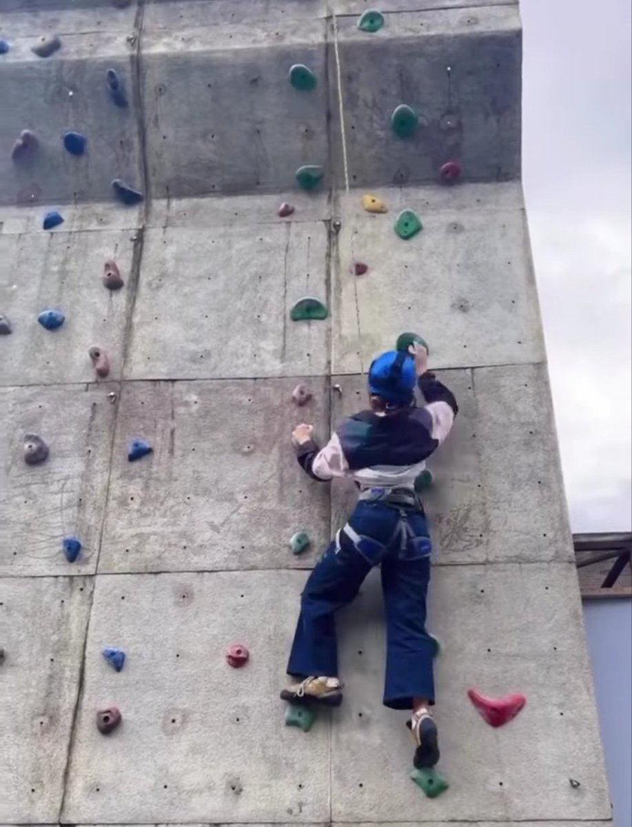 Bukan panjat sosial, apalagi panjat pinang...

Jangan lupa #StoryOfThofuTTV jam 18.00 wib 🥳🥳🥳🥳