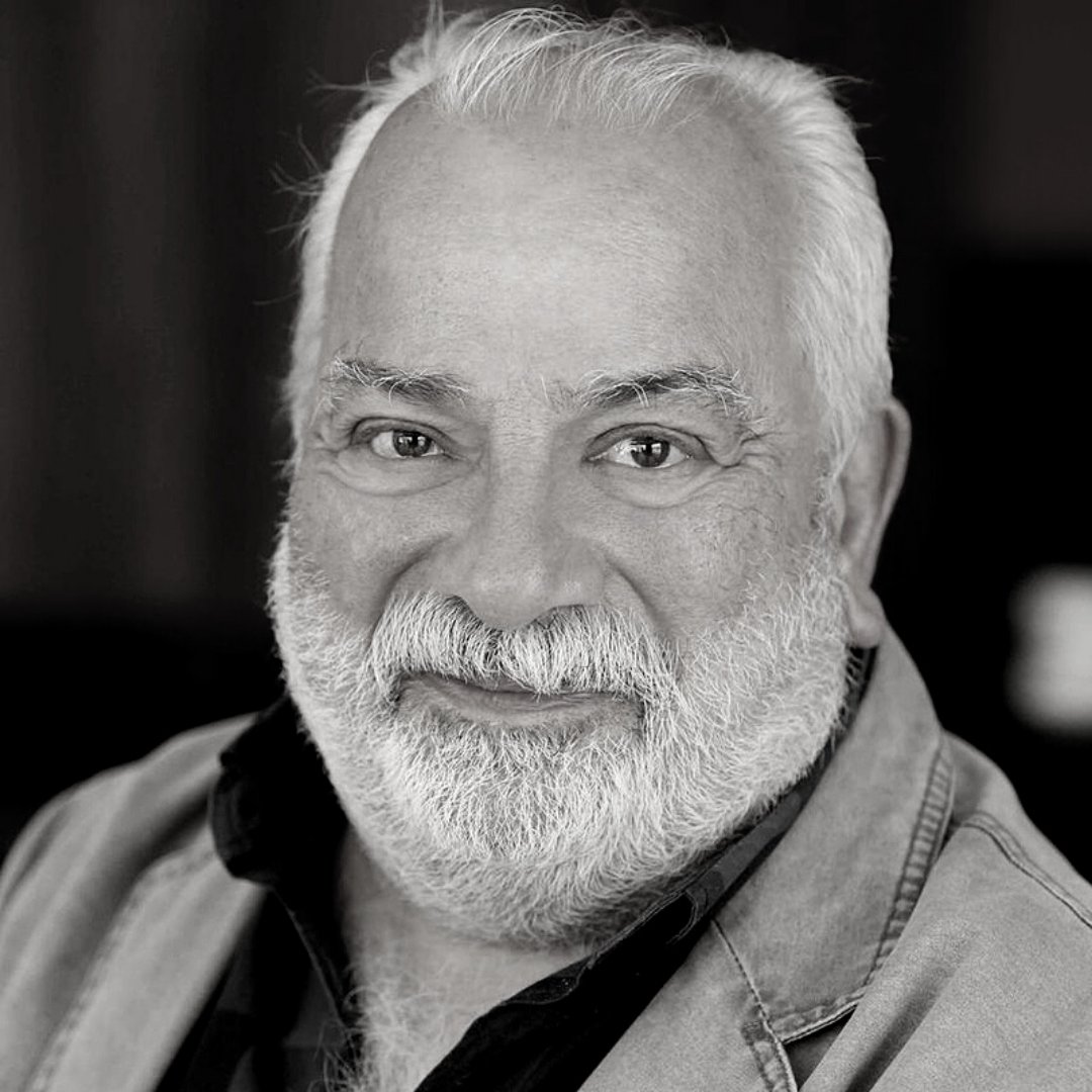 "Önemli olan iyi oyuncu olmak değil, iyi insan olmak…"

Usta oyuncu Zeki Alasya'yı aramızdan ayrılışının 7. yılında sevgi ve özlemle anıyoruz. 

#ZekiAlasya