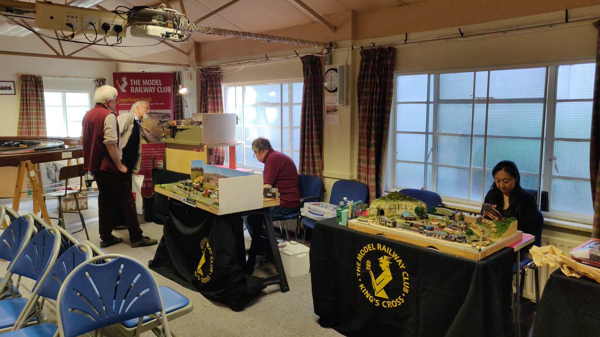 ModelRailClub's tweet photo. Doors are open and plenty to see at our Open Day today. If you’re near King’s Cross, why not stop by before 4? https://t.co/1R2YDzpLHC https://t.co/DTqfp3NSSm