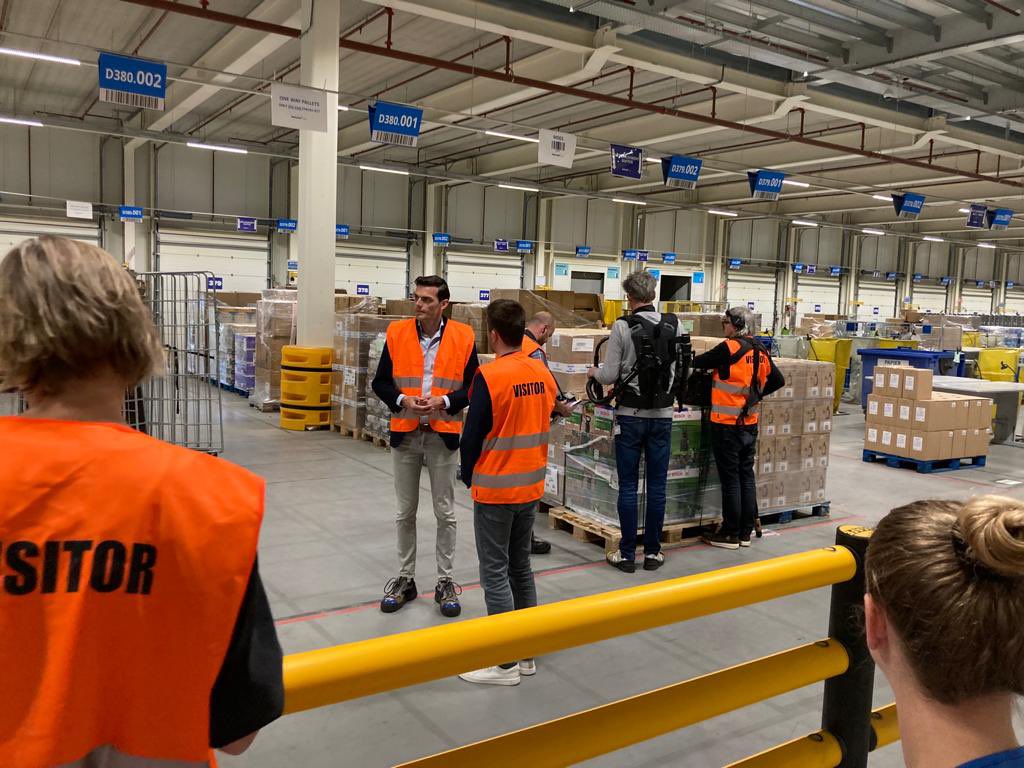 I had the honour to be interviewed in the new fulfillment center of Bol.com. SB Supply has been working with Bol.com for more than 7 years. During the past years, we have intensified our cooperation.