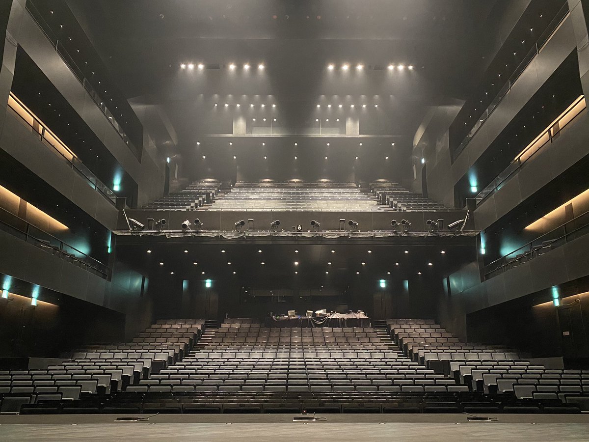『弥生、三月』
大阪にて大千穐楽を迎えました！
演出こうめいさんを筆頭に
愛溢れる素敵なカンパニーのみんな
毎日最高の舞台を創り上げて下さった
最強のスタッフの皆さん
劇場にて、この弥生三月の世界を
共に生きてくださったお客様
関わった全ての方に心から感謝を込めて
またどこかで🌸