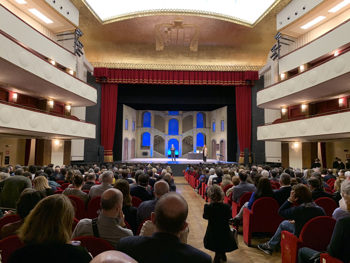 FabioGabanella's tweet photo. @manageritalia @MarioNegriIRCCS grazie ! Premiare il merito dei nostri figli con le borse di studio è sempre molto emozionante e da luce al loro futuro !! @teatrolirico Giorgio Gaber https://t.co/BLeHE2TdrK