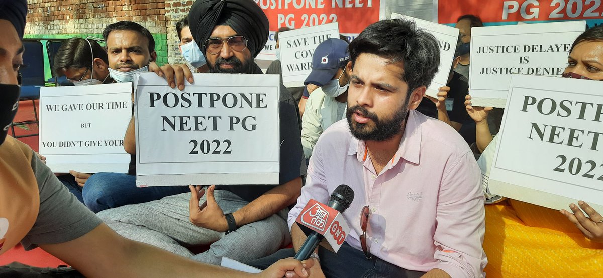 ActivistSukhpal's tweet photo. Alone We R One Drop, 
Together An Ocean!!🙏
#NEETPG2022 aspirants being supported by @DrRohanKrishna3 @official_aimsa @drasmalhi at #JantarMantar 
#POSTPONENEETPG2022_MODIJI 
@Architguptajii @vani_mehrotra @NidhiTanejaa @ANI @PTI_News @doctor965 @DrPooja_5 @ActivistSukhpal https://t.co/KeEBHWvS7K