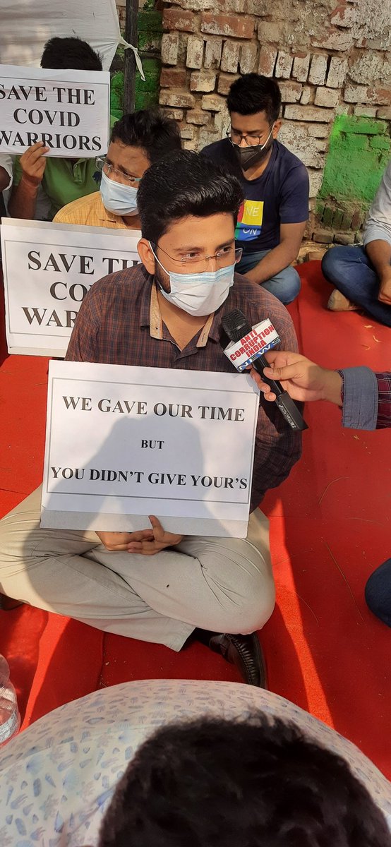 ActivistSukhpal's tweet photo. Alone We R One Drop, 
Together An Ocean!!🙏
#NEETPG2022 aspirants being supported by @DrRohanKrishna3 @official_aimsa @drasmalhi at #JantarMantar 
#POSTPONENEETPG2022_MODIJI 
@Architguptajii @vani_mehrotra @NidhiTanejaa @ANI @PTI_News @doctor965 @DrPooja_5 @ActivistSukhpal https://t.co/KeEBHWvS7K