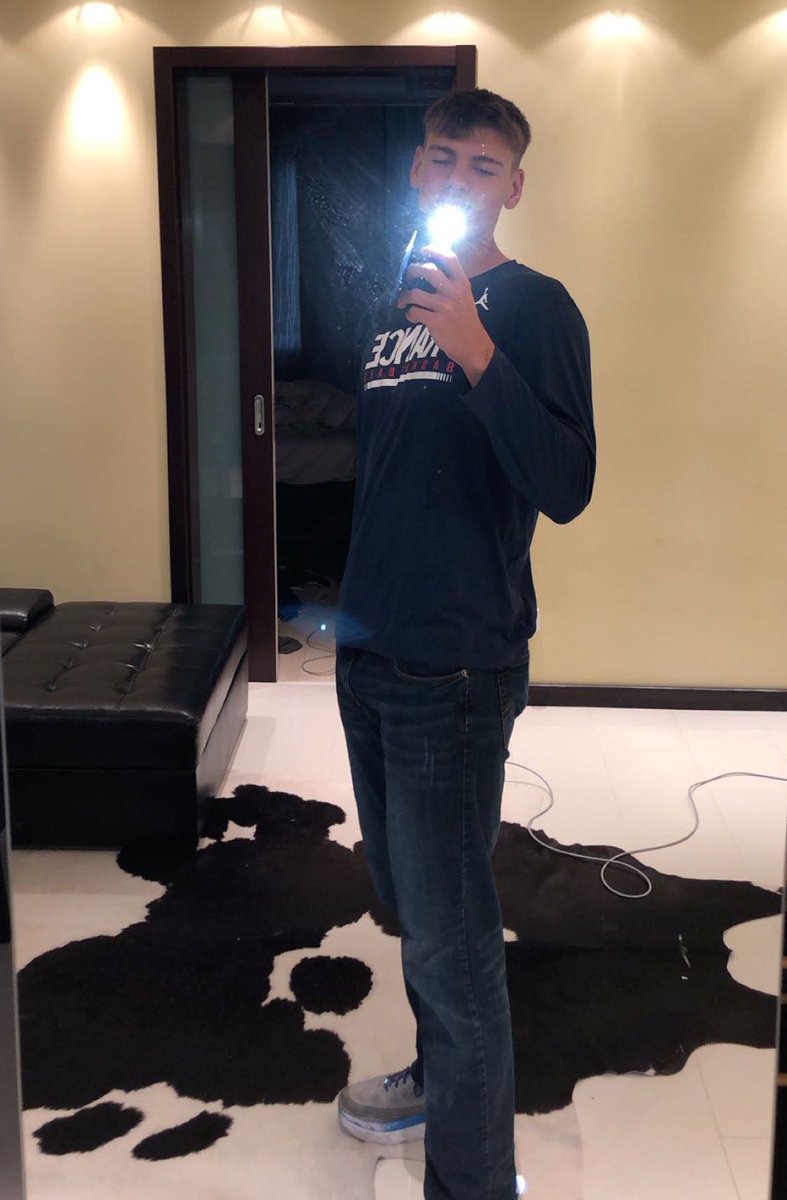 BigMovv tweet media