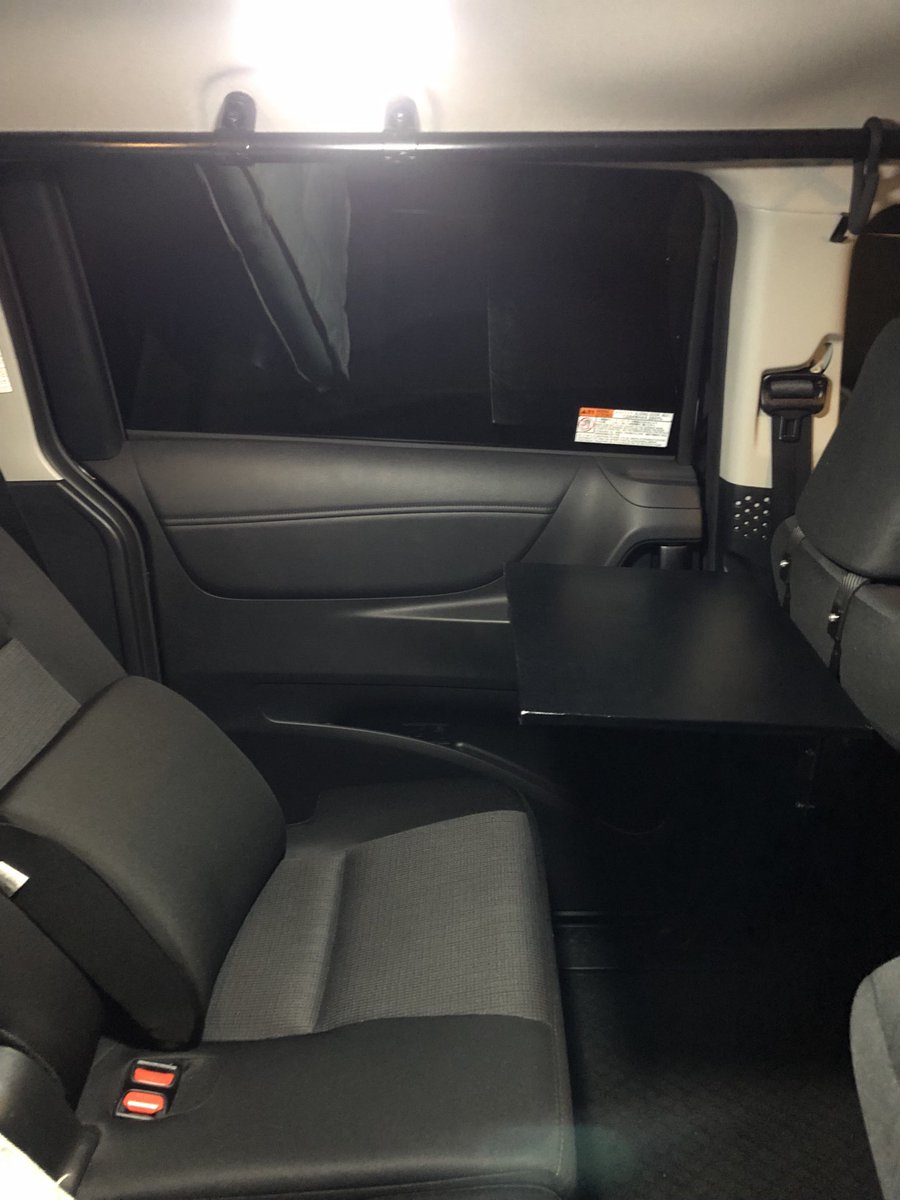 Yonyonpeipei's tweet photo. 後部座席テーブルを自作、3.5kg載せても安定感あり😀
#車中泊 https://t.co/eui4aydo8I