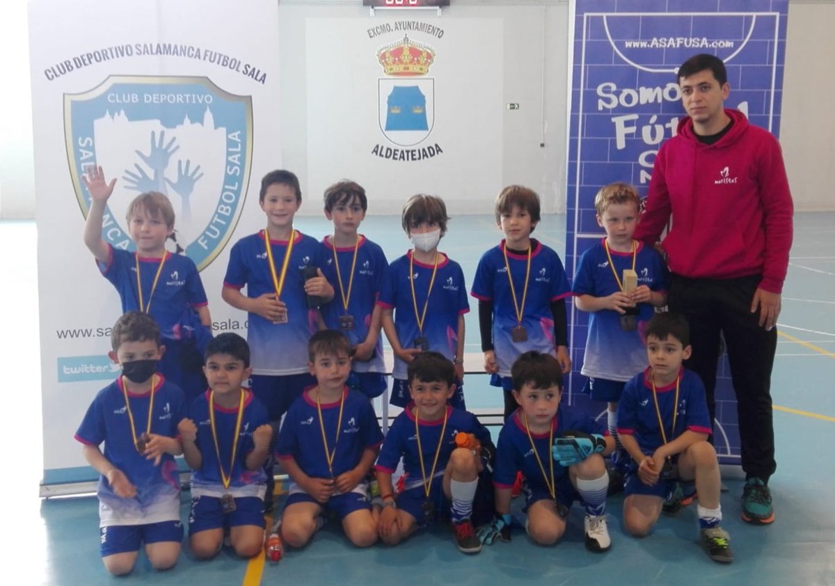 DeportesMarsa's tweet photo. La ilusión de ganar una medalla no tiene precio... !!!Enhorabuena al equipo prebenjamín de 1° de pirm!!!
@DeportesMarsa
@MSalCha https://t.co/KdDDZ6YULz