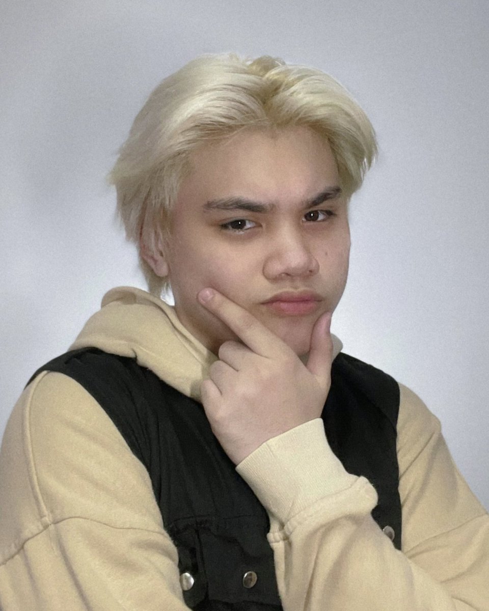 LEEPELIKS's tweet image. — rio with (hindi ko kilala) 

#ENGENESelcaDay #ENSD #JAKE #ENHYPEN_JAKE @ENHYPEN_members