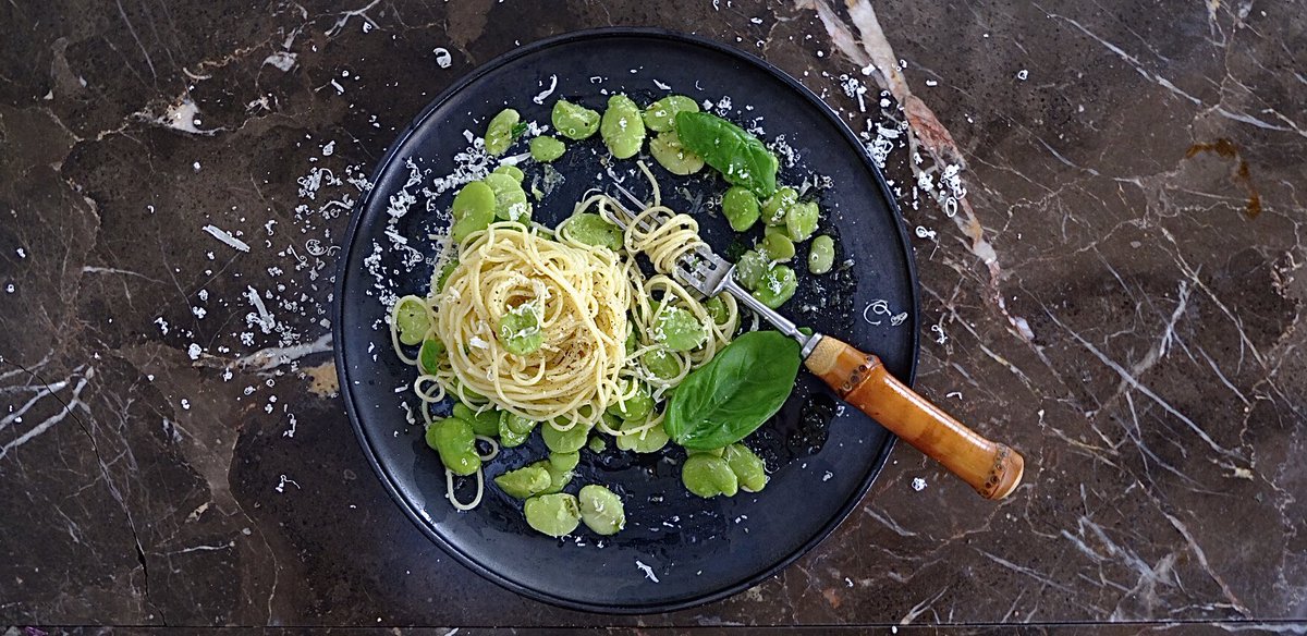 🇮🇹💚Italian spaghetti with broad beans recipe 💚🇮🇹
👉🏼 myprimrosehillkitchen.com/2022/05/07/pas…

#recipeoftheday #recipes #italianfood